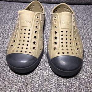 Natives Jefferson slip on water shoes boys toddler size C10 sneakers